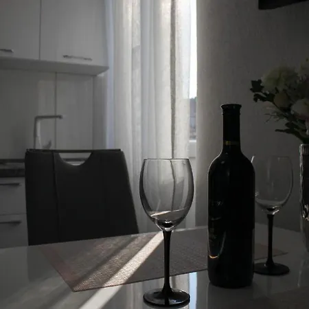 Jeta Studio & شقة